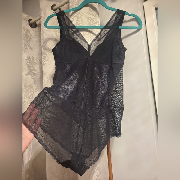NWT Darby Smooth Lace Contour Bodysuit with Built-In Bra Black M - Picture 5 of 6